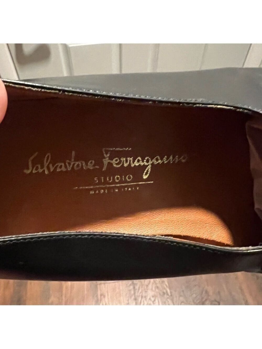 salvatore FERRAGAMO leather dress loafers. Made in Italy. 9.5 EE - Picture 4 of 8